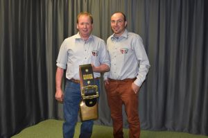 1Abtretender Prsident nach sechs Jahren Noldi Imfeld links mit seinem Nachfolger Walter Windlin